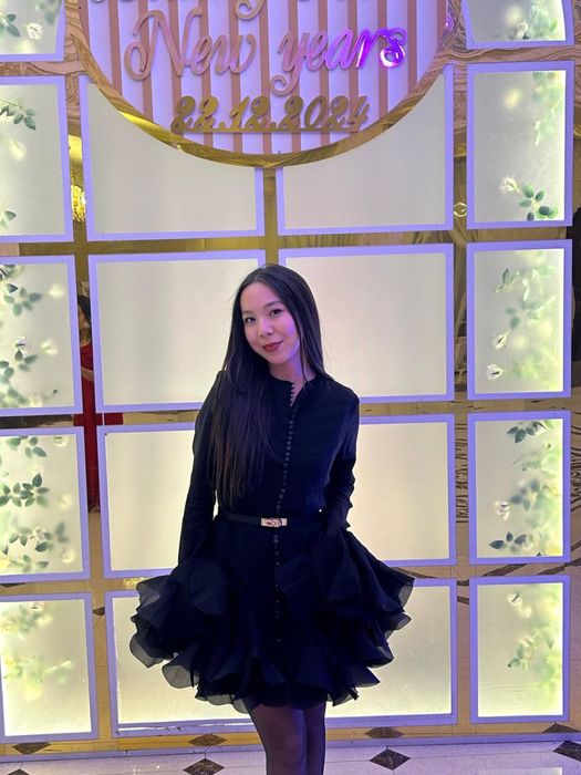 Продаю платье.Надела всего два раза,в отличном состоянии.