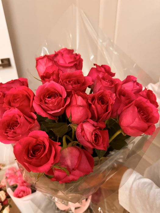 Букет розы , подвриои вчера красивый букет       б/у