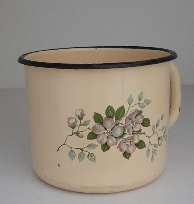 Кружка большая и эмалированная