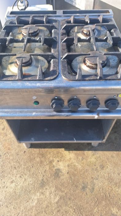 Aragaz 4-6 ochiuri cu suport,  la 380v, sau pe gaz