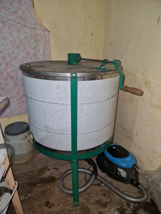 Centrifugă Apiluk manuala 6 rame 1/1