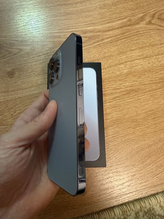 iPhone 13 pro 256 GB Sierra Blue+ 12 huse + 1 folie pentru camere