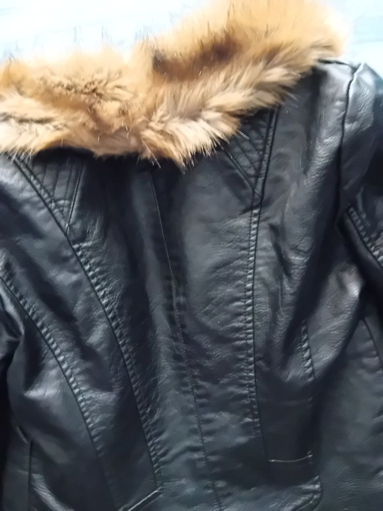Късо, кожено ,дамско яке