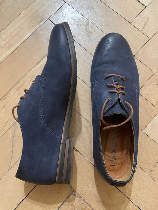 чисто нови тъмносини есенни обувки от естествена кожа