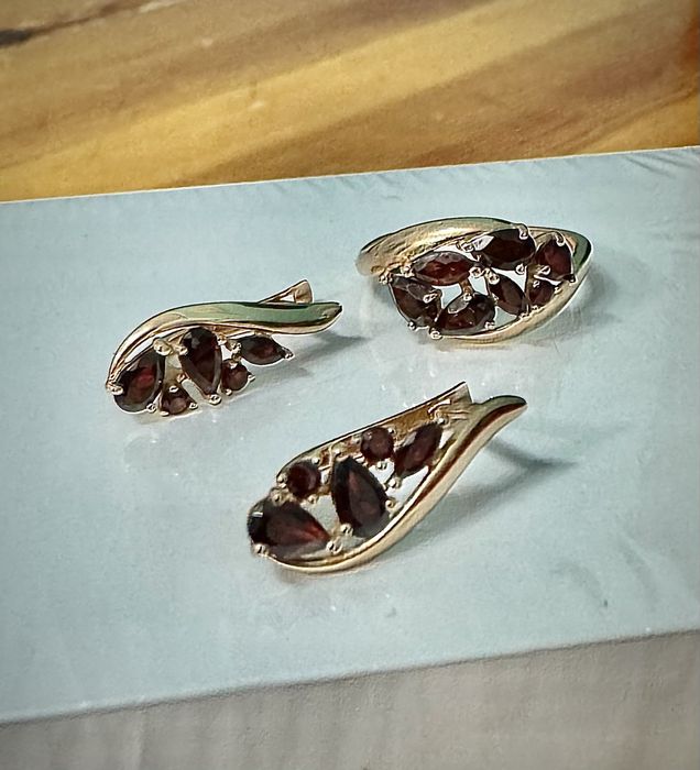 Золотой набор с гранатом 585