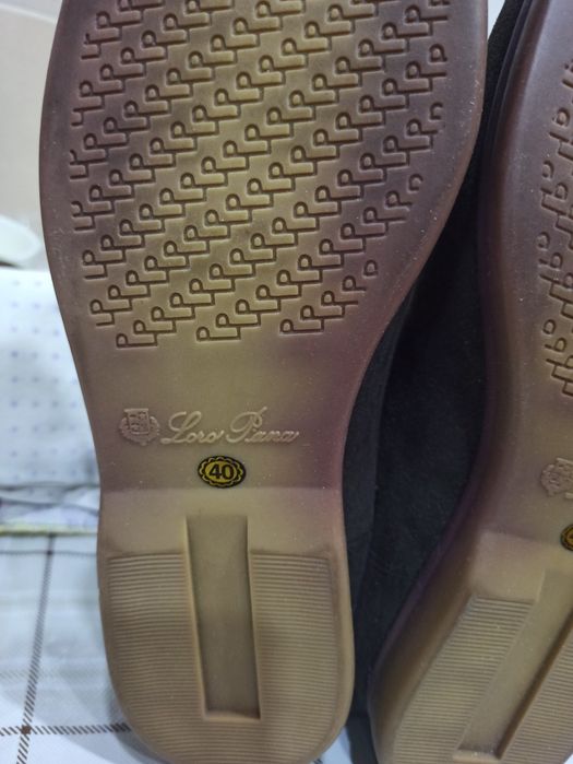 Продам новые ботиночки 40 размера