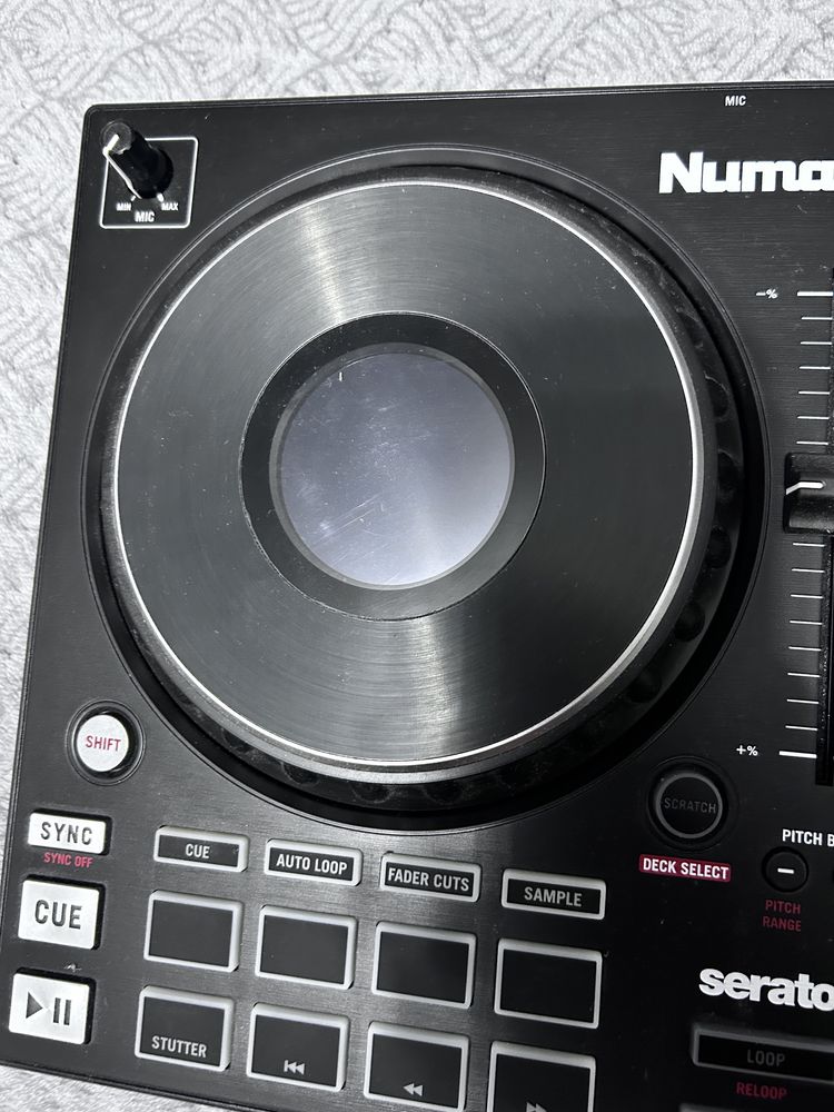Dj контролер Numark Mixtrack Platinum fx