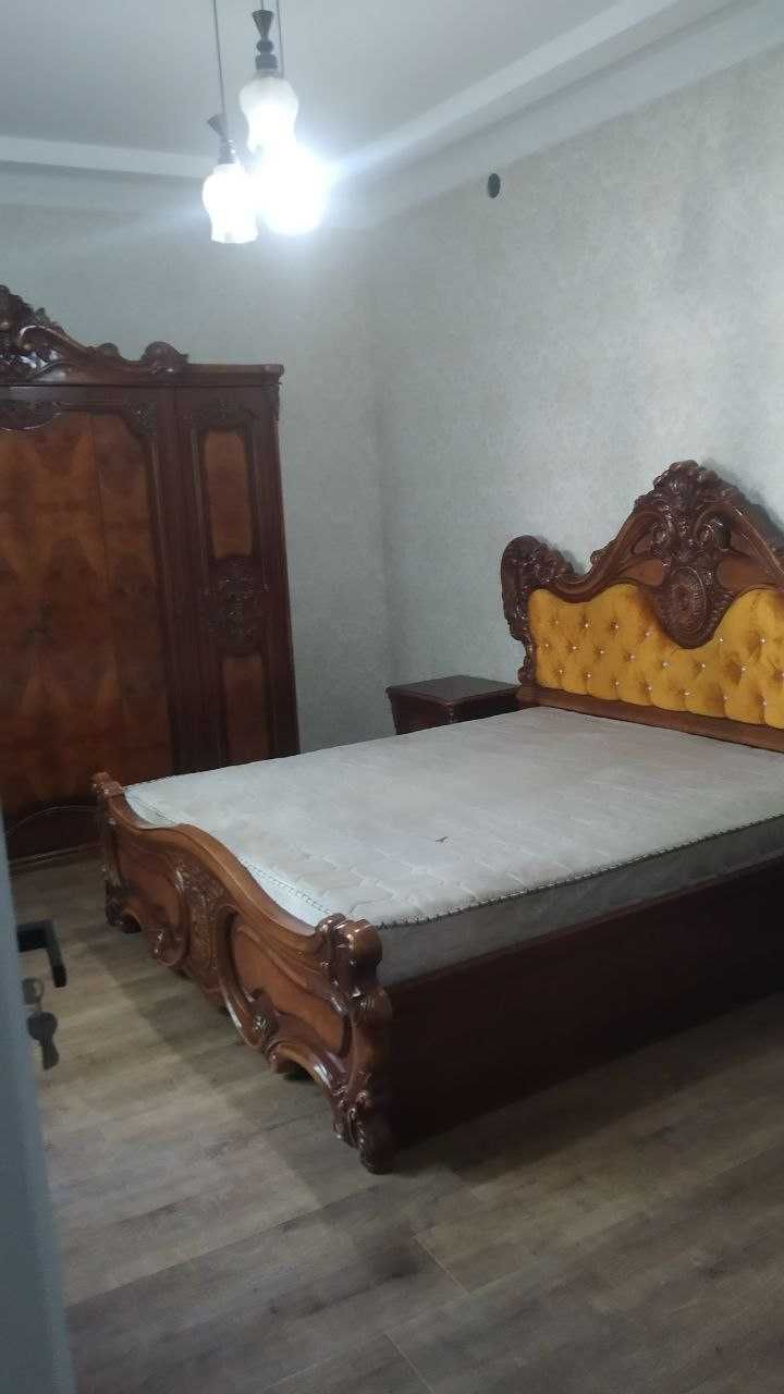 Chorsu 2sotixlik hovli kelishib sotiladi