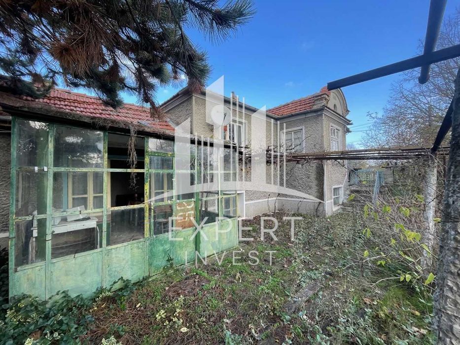 Къща с голям двор! Село Ветрино!