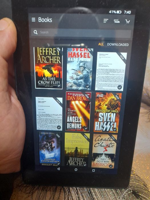 Vind amazon fire generația 5 cu peste 2300 de cărți în limba română