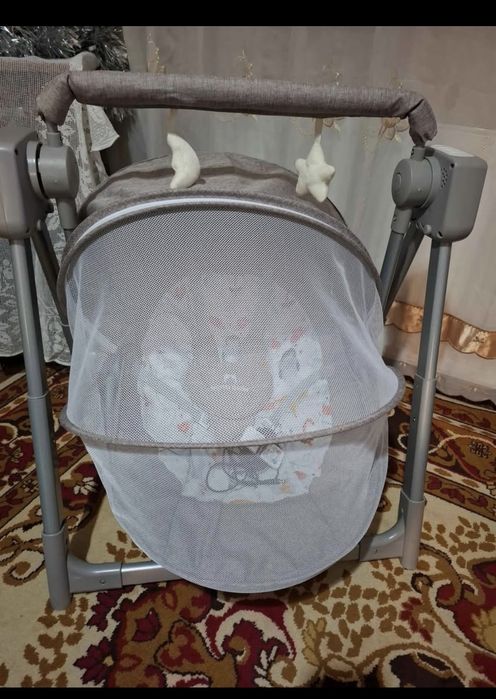 Шизлонг и ходунки.