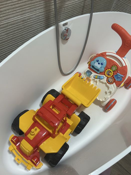 Большая машина-экскватор