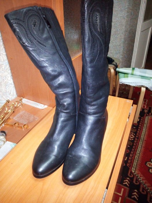 Продам женские зимние сапоги, р-р 39, нат.кожа, нат.мех. + Подарок.