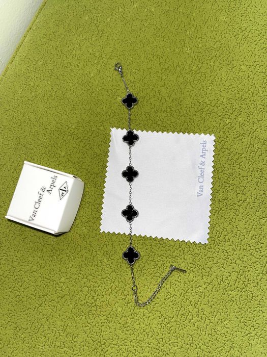 ван клиф гривна черна сребърна стоманена детелина  van cleef