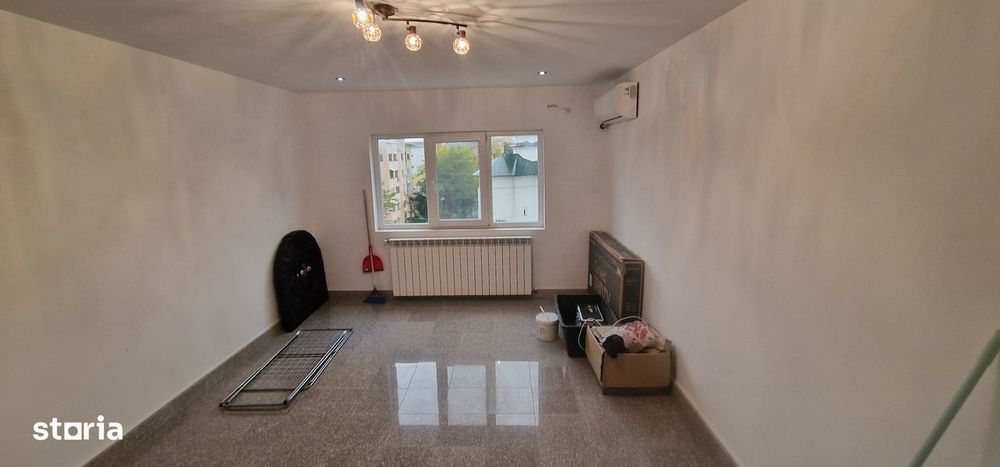 Apartament 3 camere, etaj 4,  Barlad, zona : Polimed
