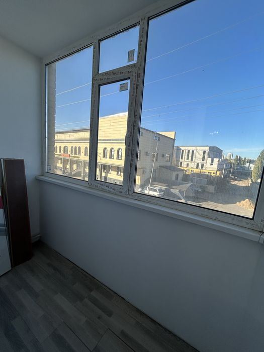 Продам 2 к.кв., 12 мкр.