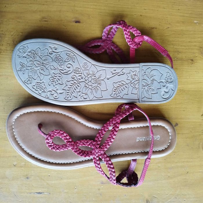 Нови дамски сандали 10 лв