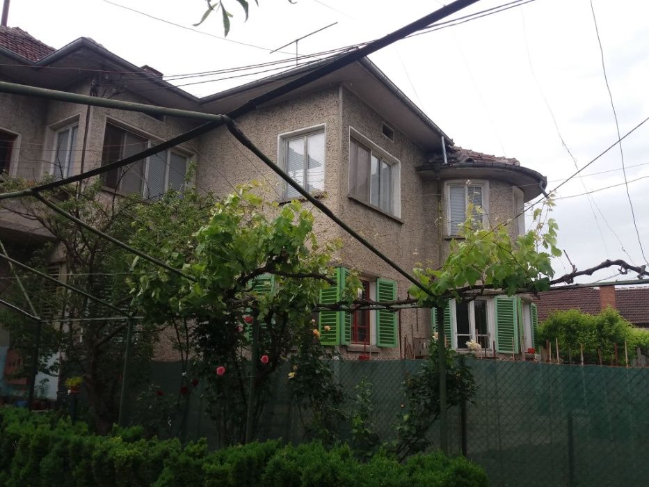 Къща монолитна 220 кв.м.+ дворно място в гр.Горна Оряховица