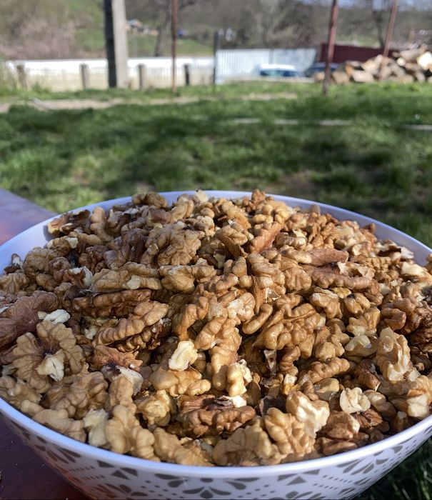 Vând miez de nucă - de anul acesta