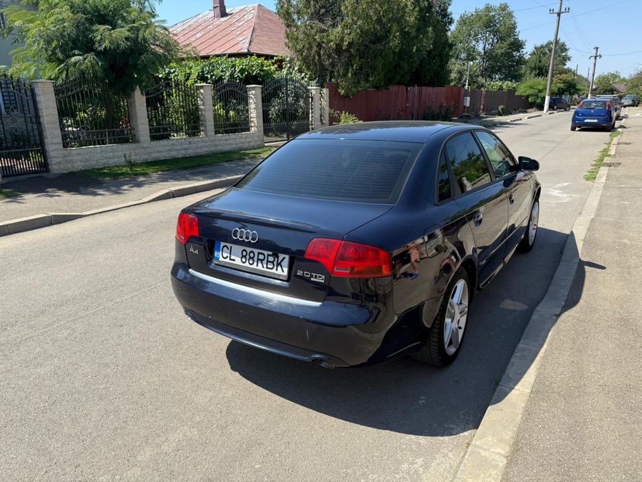 de vanzare audi a4 masina este intr o stare foarte buna!!