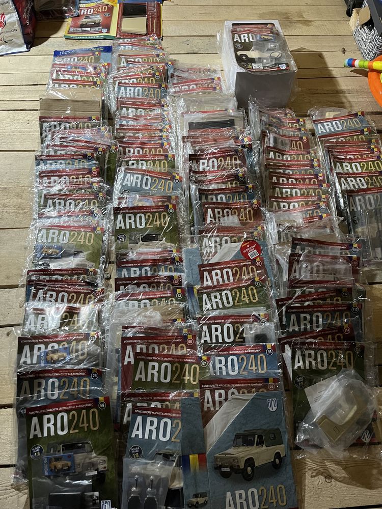 Macheta Aro 240, scara 1:8