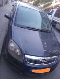 Mașină Opel Zafira