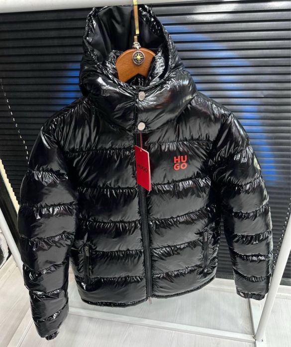 geaca hugo boss pret 300