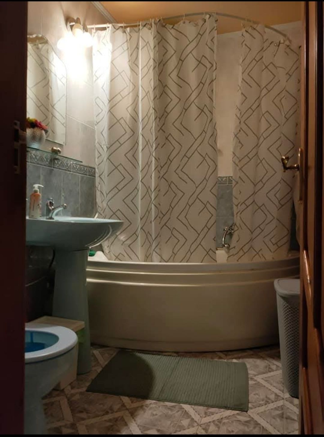 Închiriez apartament cu 2 camere decomandat
