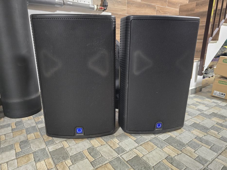 Vand boxe Turbosound Milan15