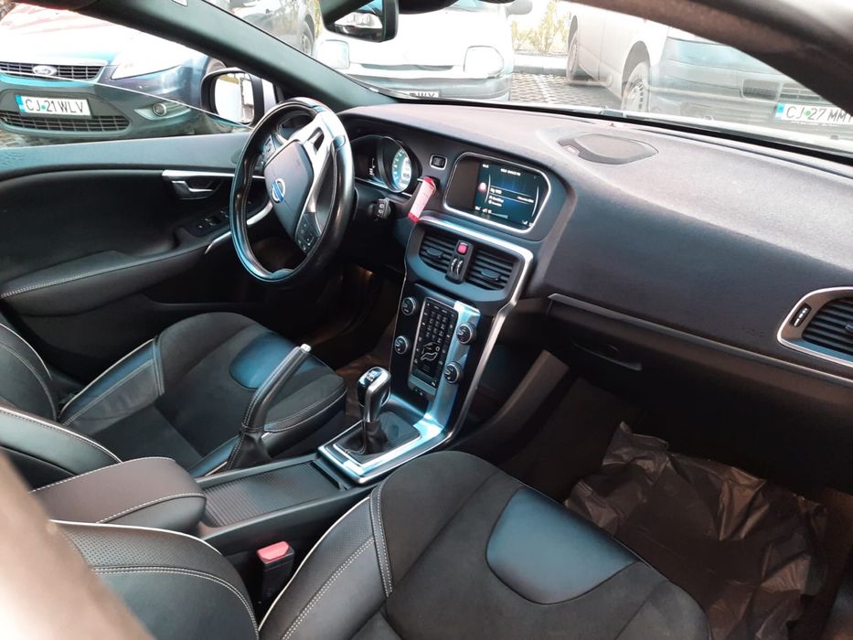 Volvo v40.