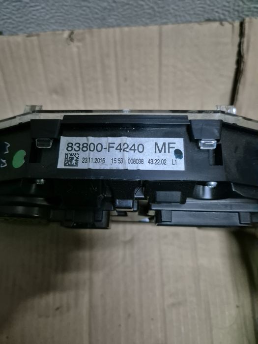 Ceasuri de bord Toyota CH-R 1.8B Hybrid.  Volan stinga