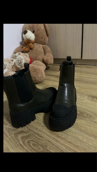 Bocanci cu talpa groasa