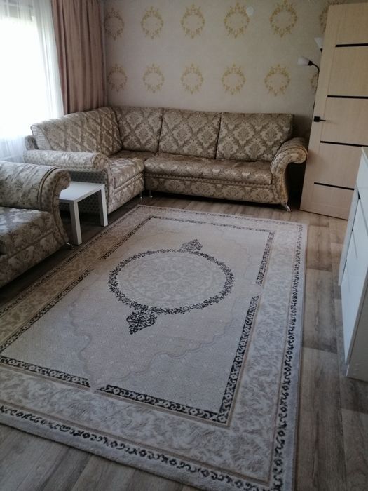 Продам угловой диван с креслом