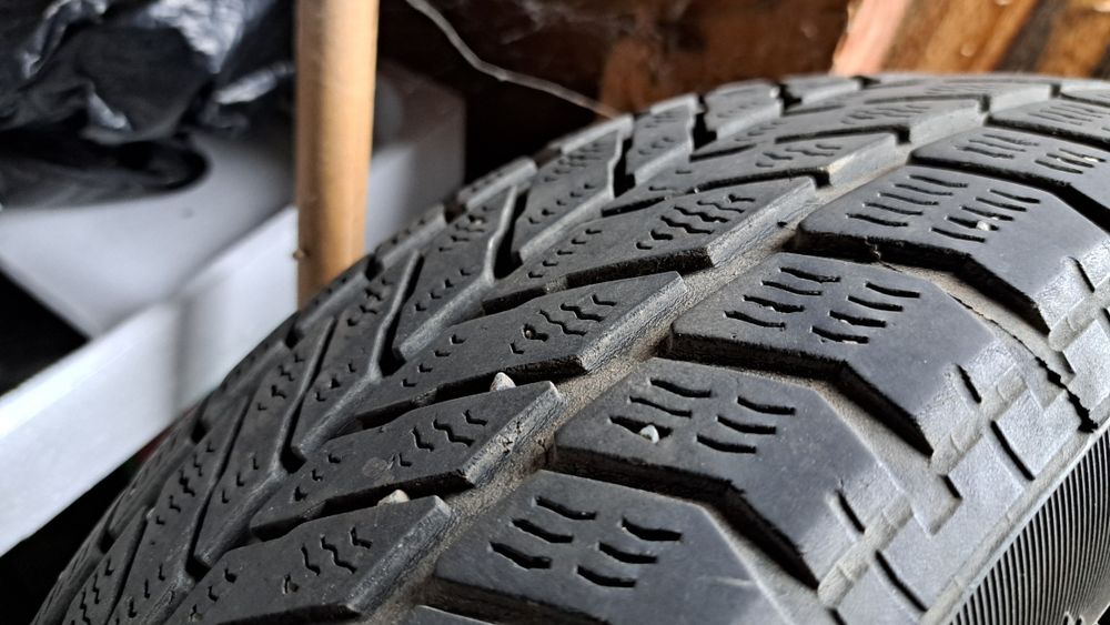 De vînzare 2 anvelope iarnă