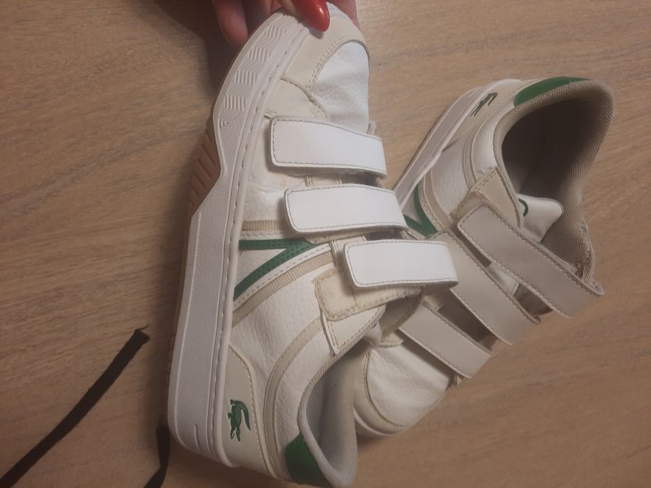 Vand 2 perechi de pantofi sport copii