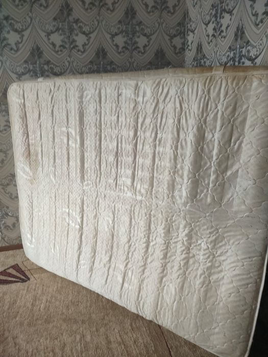 Продам матрас двухспальный.