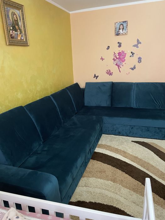 Vand coltar 3m/2m cu catifea  foarte putin folosit