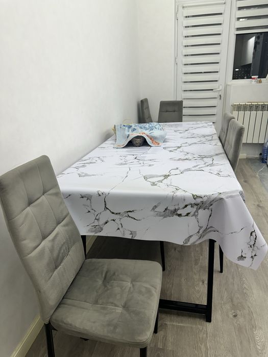 Стол обеденный со стульями