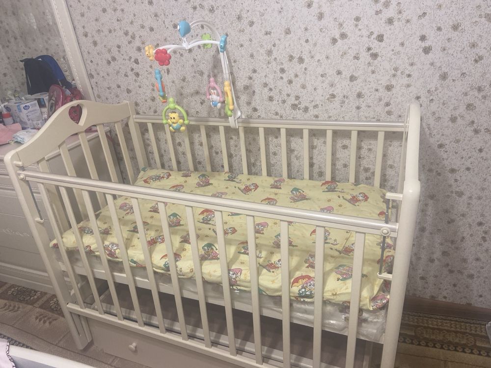 Продам Манеж из дерево с матрасом