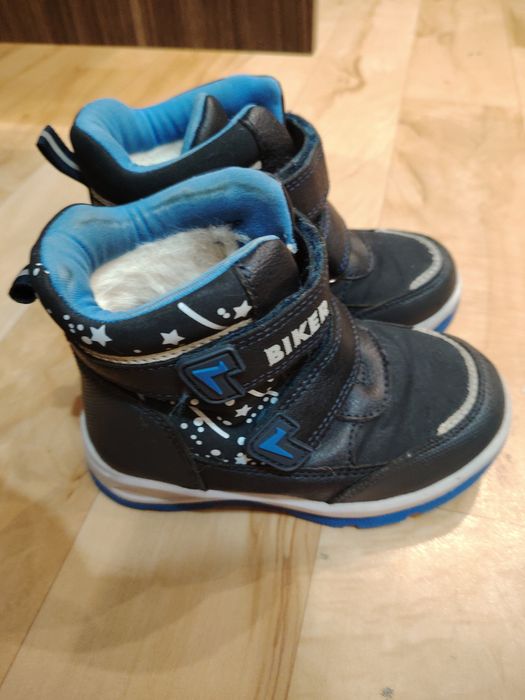 Продам детские сапоги