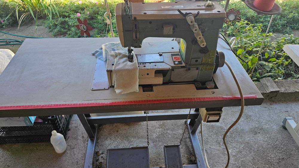 Mașina de cusut liniara, triploc si uberdeck