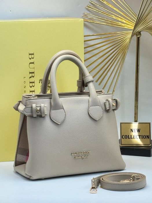 Geanta Burberry noua !!! Dimensiuni 26/18 !!!