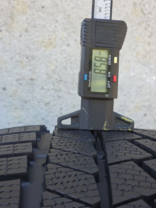 Vând două anvelope de iarna continental 245 35 20  dot 3823