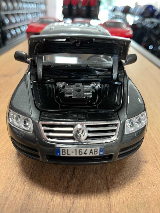 BBURAGO метален колекционерски модел количка  VW TOUAREG 2006 1:18