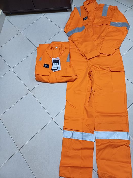 Combinezon nou, mărimea 50 (M)