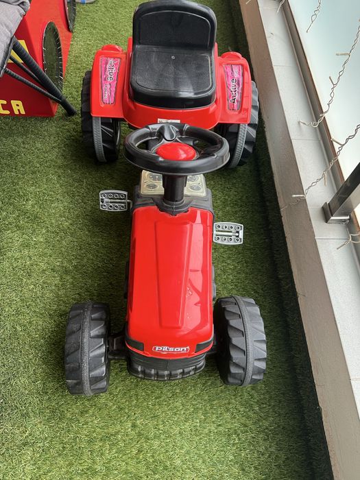 Vand tractor cu pedale + tricicleta