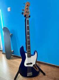 Bass китара Squier by Fender