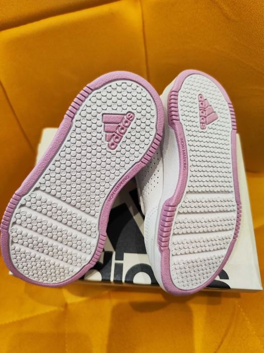 Детски маратонки adidas, номер 25, НОВИ, за момиче