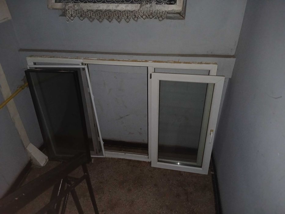 Vand termopan de balcon.