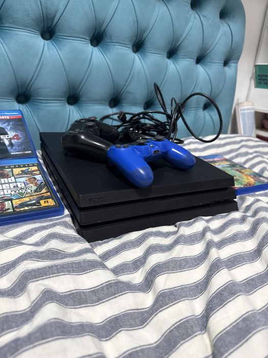 Ps 4 pro + 2 controlere